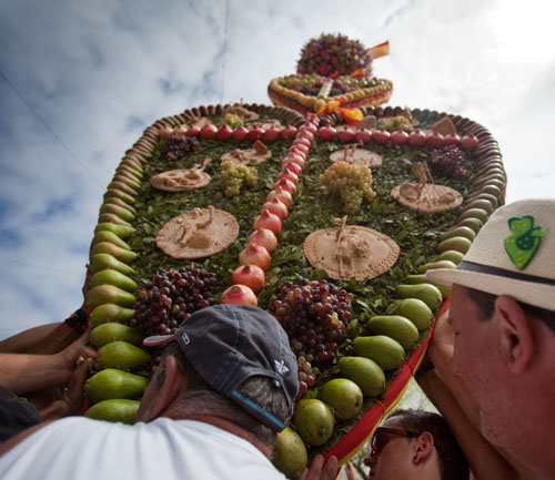 SPAIN-TRADITION-HEART