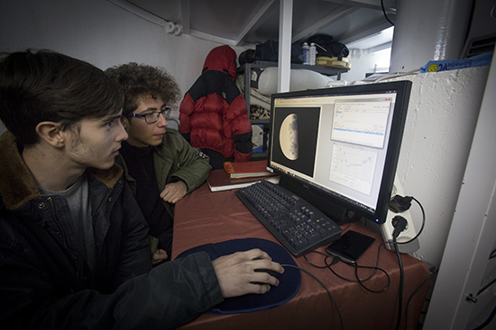 Estudiantes en el IAC durante el Eclipse luna Sangre 09 2015